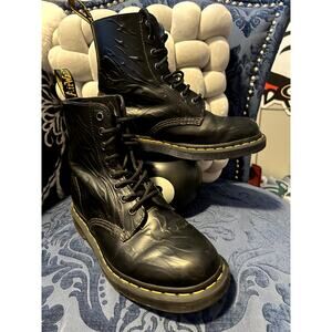 Dr Martens Flames Embossed Black 1460 size 8/EU 39